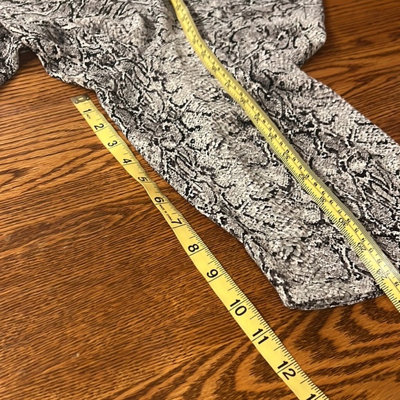 Elizabeth by Liz Claiborne Button Down - Picture 10 of 11